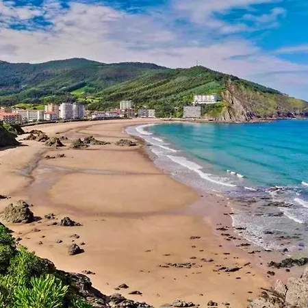 Con Garaje Apartmán